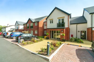 Hooton Road, Willaston, CH64