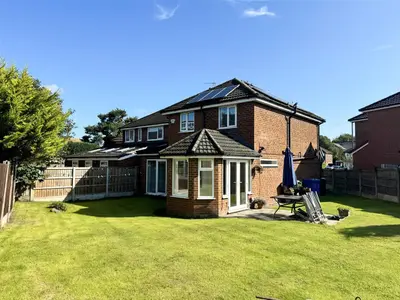 Somerset Road, Altrincham WA14 4HL