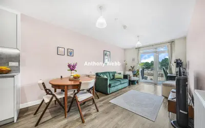 Bloomsbury Avenue, Southgate, N14