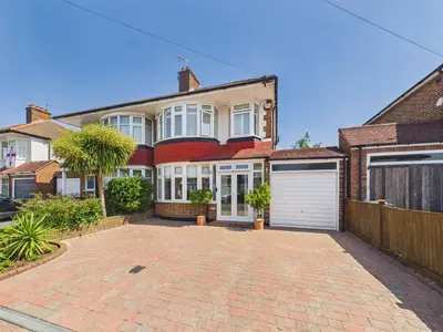 Rosebury Vale, Ruislip, HA4 6AQ