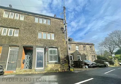 The Square, Dobcross, OL3