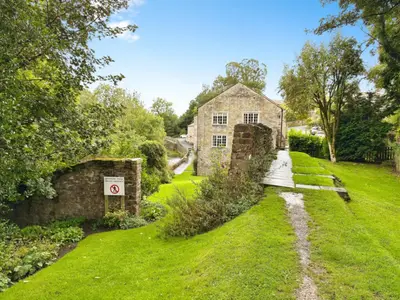 Riverside Walk, Airton, BD23