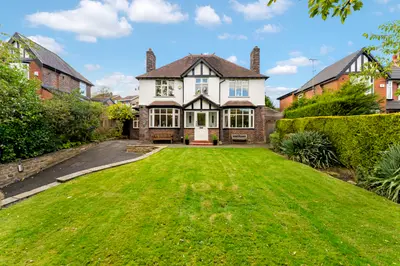 Bunkers Hill, Romiley, SK6