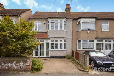 Wainfleet Avenue, Romford, RM5