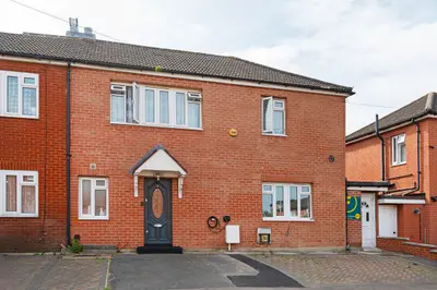 7 Ive Farm Close, London