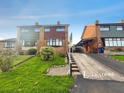 Cambridge Drive, Newcastle, ST5