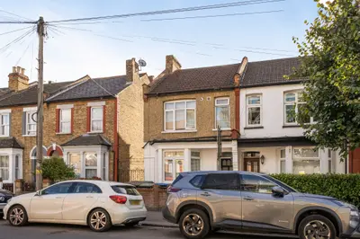 Leighton Road, Enfield, EN1