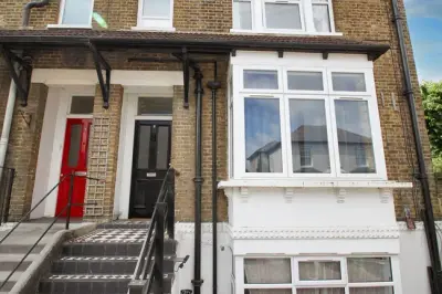Clarendon Road, London, E18