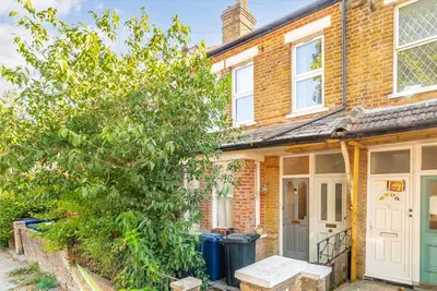 Grosvenor Road, W7
