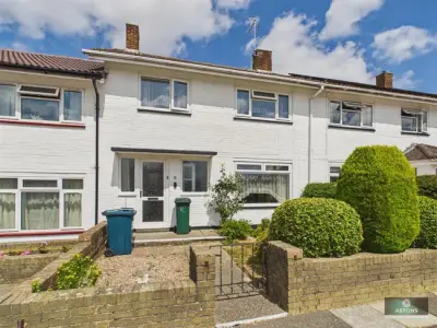 Windrush Close, Gossops Green