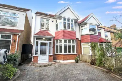 Forest Drive, Woodford Green, IG8