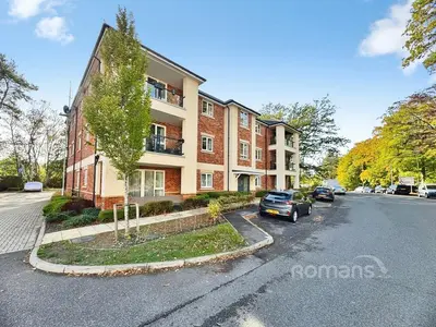 Hurst Avenue, Blackwater, GU17
