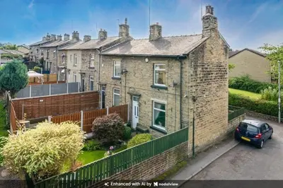 Broomfield Terrace, Cleckheaton, BD19