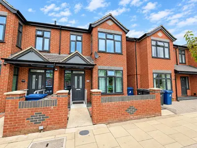 Semi-Detached For SaleChurch Avenue, Southall, UB2