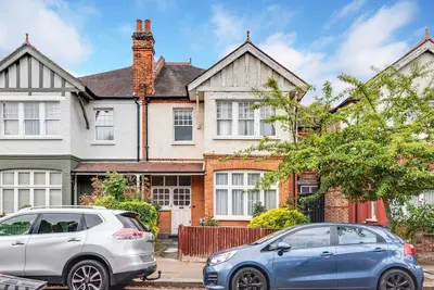 Balfour Avenue, W7