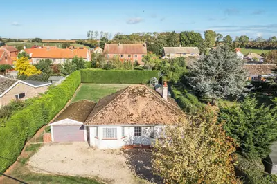 Detached Bungalow Set on 0.26 Acres i
