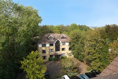 Rothesay Avenue, London, SW20