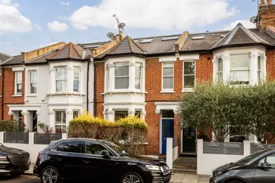 Askew Crescent, London, W12