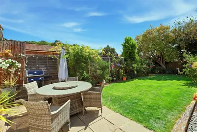 Coombfield Drive, Darenth, DA2