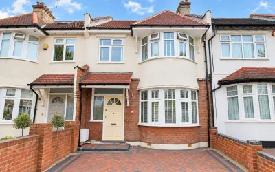 Hazelwood Lane, Palmers Green, N13