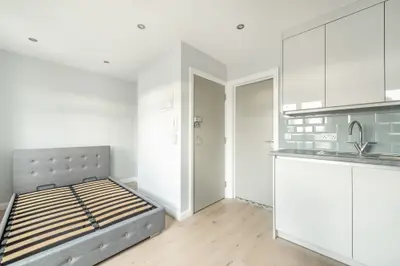 Flat 2, 138a Kneller Road, Twickenham