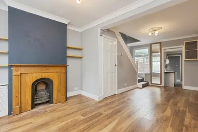 Dover Road East, DA11