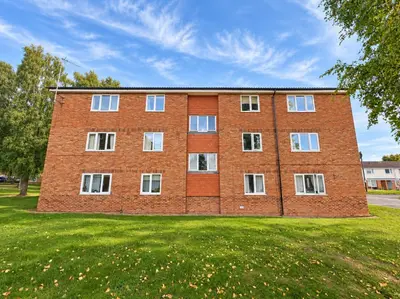 Nicholson Court, Bobblestock, HR4