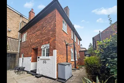 Wood Lane, RM12