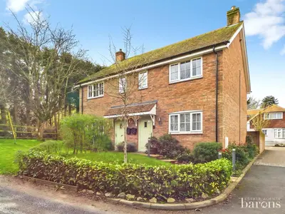 Primrose Close, North Waltham, RG25