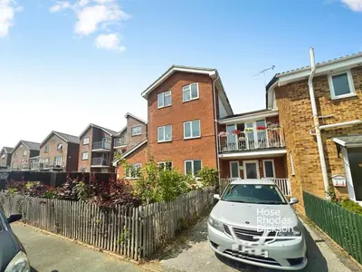 Latimer Road, St. Helens, PO33