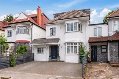 Colindeep Gardens, London, NW4