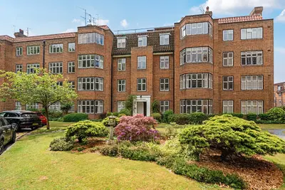 Portsmouth Road, Putney, London, SW15