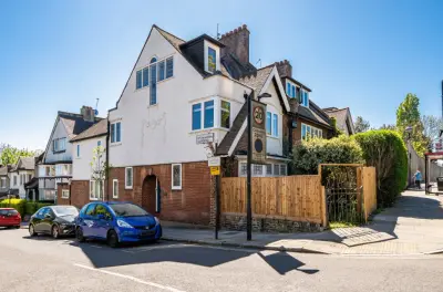 Hornsey Lane, Highgate, N6