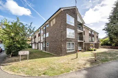 Wokingham Road, Bracknell, RG42