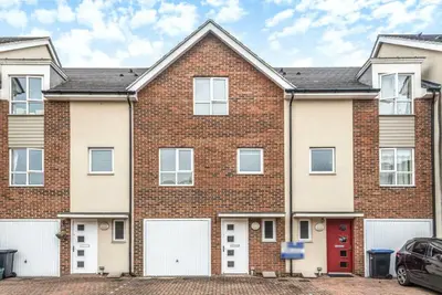 Harrow Close, Addlestone, KT15