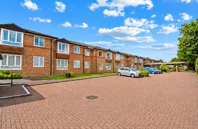 38 Holman Close, Waterlooville, PO8 8HD