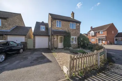 Golding Close, Thatcham, RG19