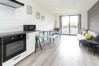 Hendon Way, NW4