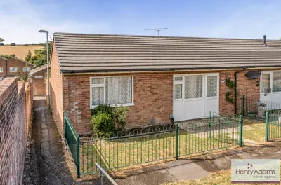 First Avenue, Catherington, PO8
