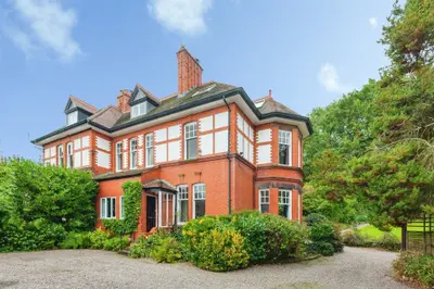 Vicarage Lane, Helsby, WA6