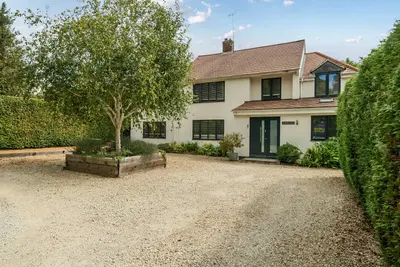 Elvendon Road, Goring On Thames, RG8