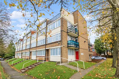 Dunstable Road, Luton, LU4 0HF