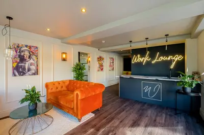 Office, Work Lounge, LE11