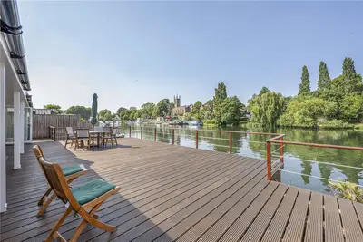 Thames Street, Hampton, TW12 2EW