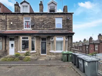 Lynton Terrace, Cleckheaton, BD19