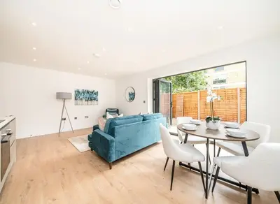 Robinson Close, West Ealing, W13