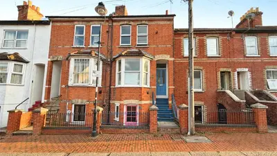 Lysons Road, Aldershot, GU11