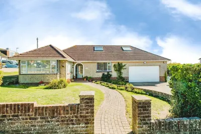 Lewis Road, Lancing, BN15