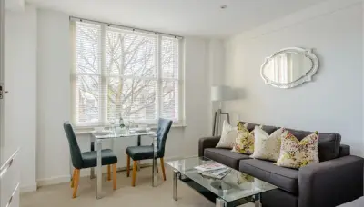 Studio Apartment To Let in W1J