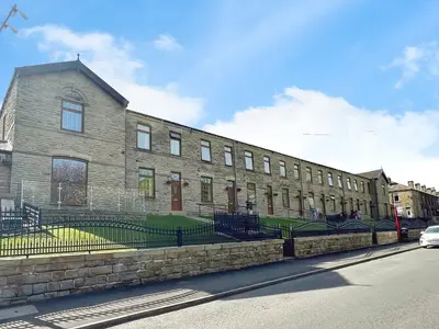 Bradford Road, Batley, West Yorkshire, WF17